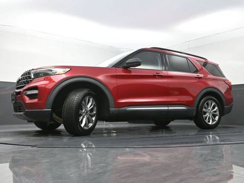 Used 2022 Ford Explorer XLT w/ Equipment Group 202A image 29