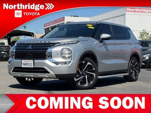 Used 2024 Mitsubishi Outlander SE AWD/4WD image 3