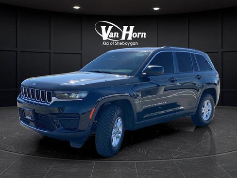 Used 2023 Jeep Grand Cherokee Laredo w/ Luxury Tech Group I AWD/4WD image 3