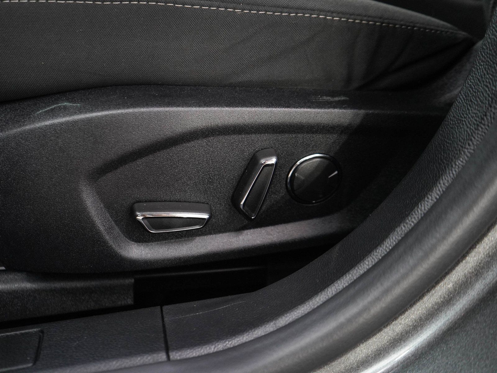 Used 2020 Ford Fusion SE AWD/4WD image 26