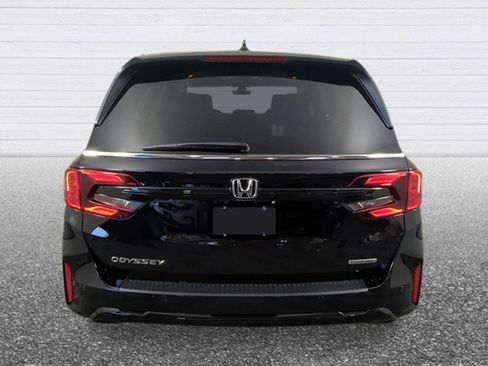 New 2026 Honda Odyssey Touring image 5
