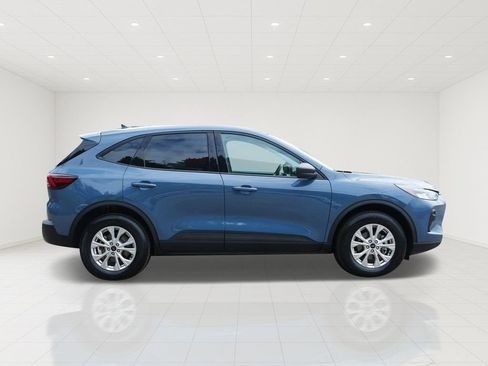 Certified 2025 Ford Escape Active w/ Cold Weather Package AWD/4WD image 2