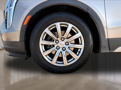 Used 2022 Cadillac XT4 Premium Luxury w/ Enhanced Visibility Package FWD image 8