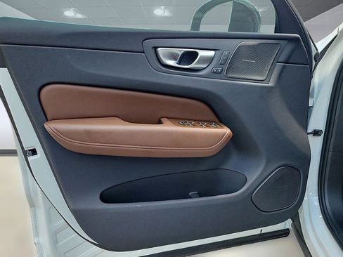 New 2024 Volvo XC60 B5 Ultimate w/ Protection Package Premier image 20