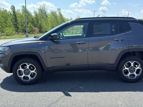 Used 2022 Jeep Compass Trailhawk w/ Trailhawk Convenience Group AWD/4WD image 11