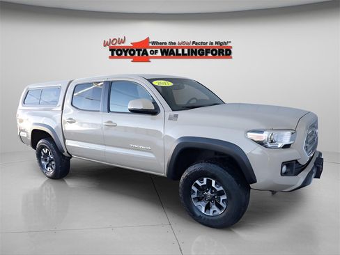 Used 2017 Toyota Tacoma TRD Off-Road image 14