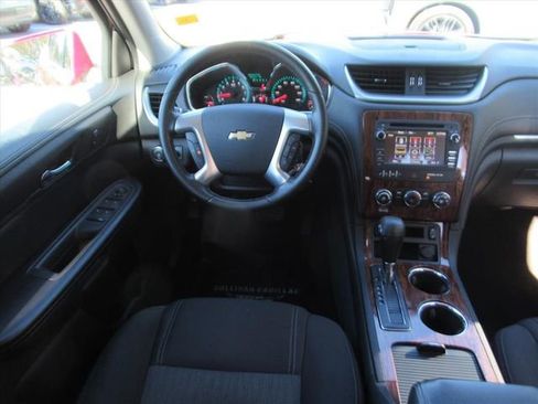 Used 2014 Chevrolet Traverse LT image 12