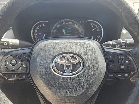 Used 2025 Toyota RAV4 XLE AWD/4WD image 16