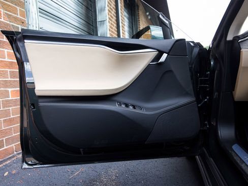 Used 2014 Tesla Model S 85 image 8