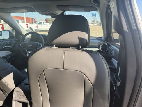 New 2026 Chevrolet Trax LT w/ Sunroof Package image 40