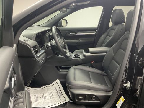 Used 2025 GMC Terrain Elevation w/ Elevation Premium Package AWD/4WD image 12