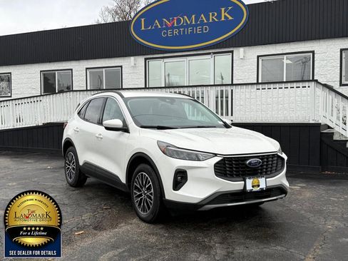 Used 2024 Ford Escape SE image 3