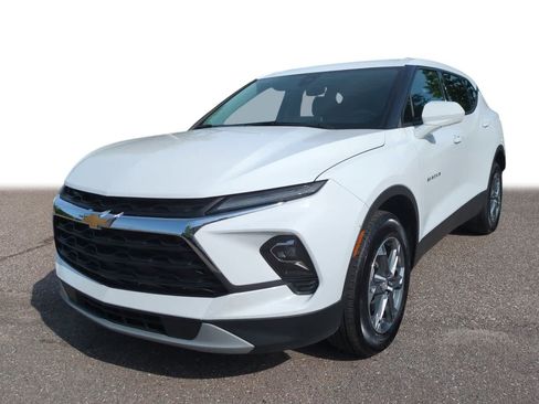 Used 2025 Chevrolet Blazer LT FWD image 1