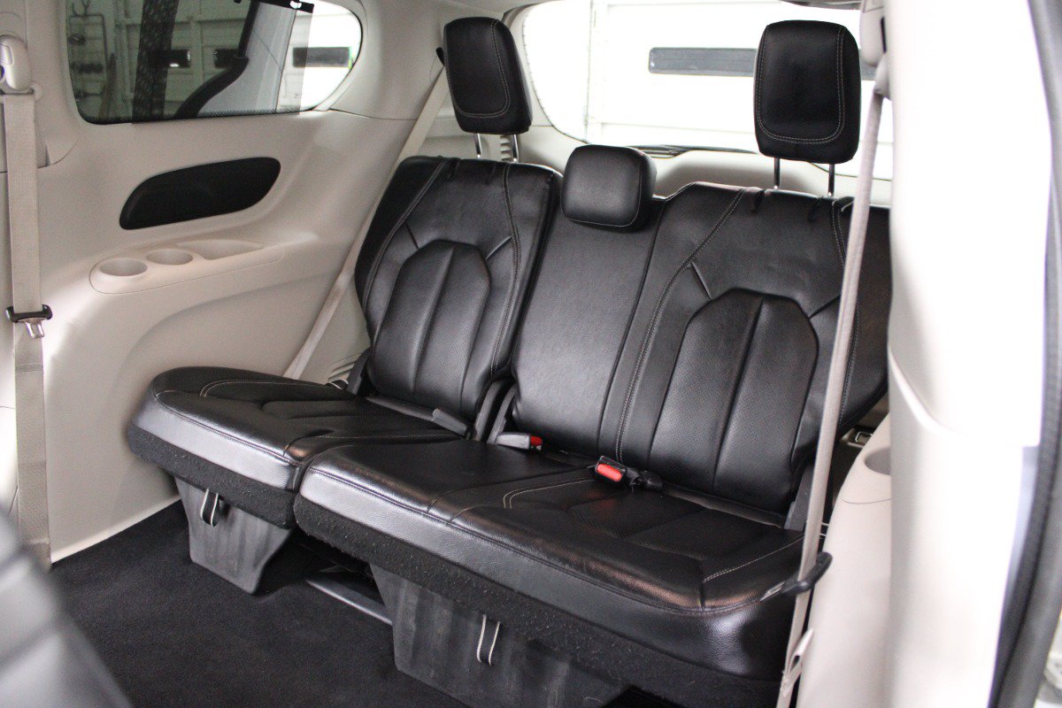Used 2022 Chrysler Pacifica Touring-L FWD image 9