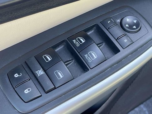 Used 2018 Jeep Cherokee Limited FWD image 17