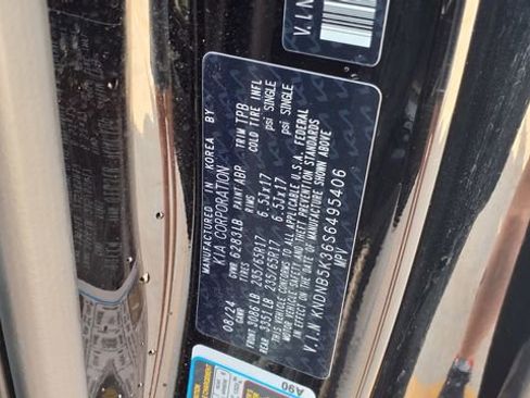 Used 2025 Kia Carnival image 35