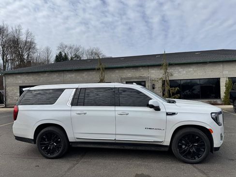 Used 2023 GMC Yukon XL Denali w/ Denali Reserve Package image 2