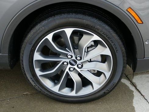 Used 2023 Lincoln Nautilus Reserve w/ Equipment Group 201A image 10