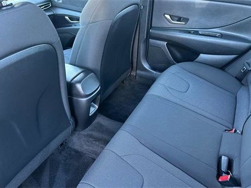 Certified 2025 Hyundai Elantra SE image 12