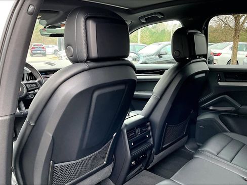 Used 2024 Porsche Cayenne image 44