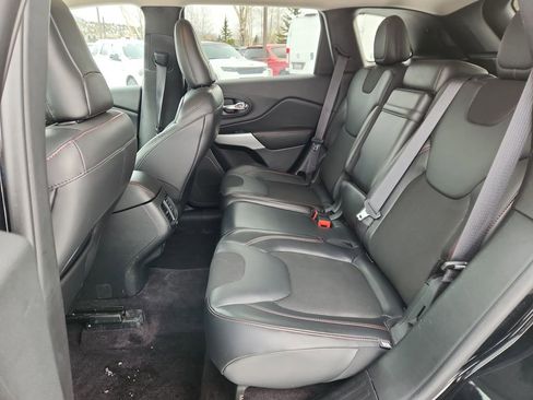 Used 2018 Jeep Cherokee Trailhawk w/ Cold Weather Group image 22