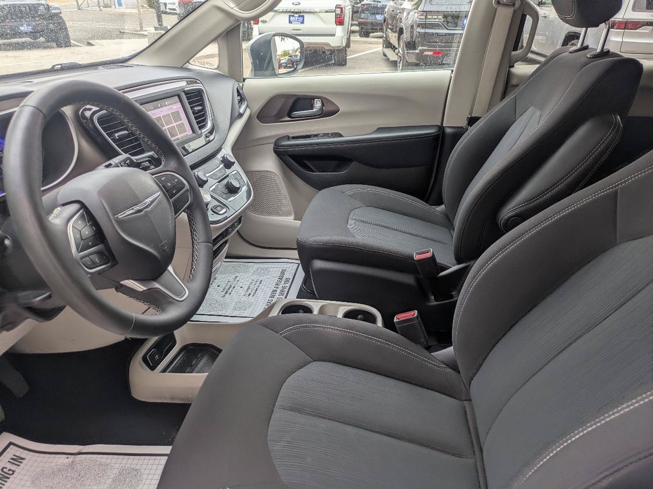 Used 2022 Chrysler Voyager LX FWD image 15
