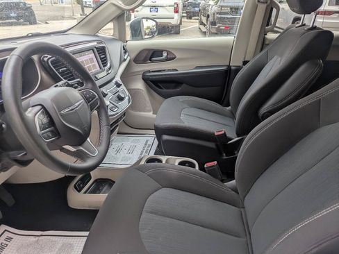 Used 2022 Chrysler Voyager LX FWD image 15