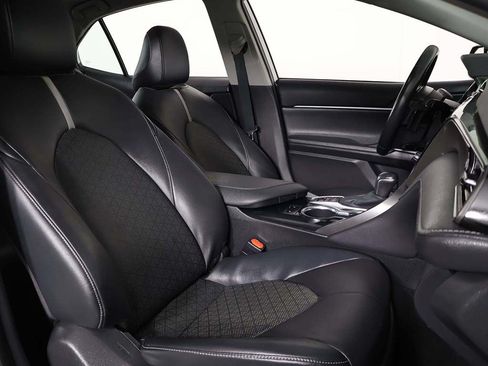 Used 2020 Toyota Camry XSE FWD image 30