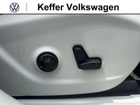 Used 2019 Jeep Cherokee Limited FWD image 29