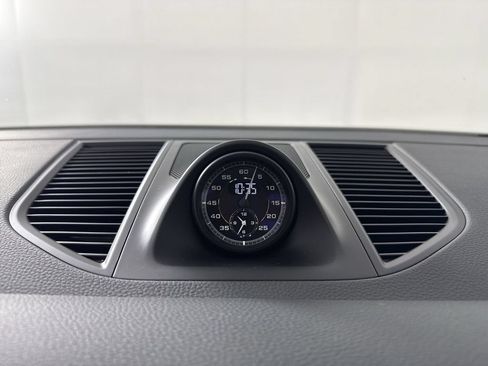 Certified 2023 Porsche Macan S AWD/4WD image 28