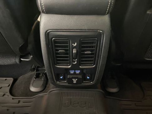 Used 2015 Jeep Grand Cherokee Overland w/ Advanced Technology Group image 30