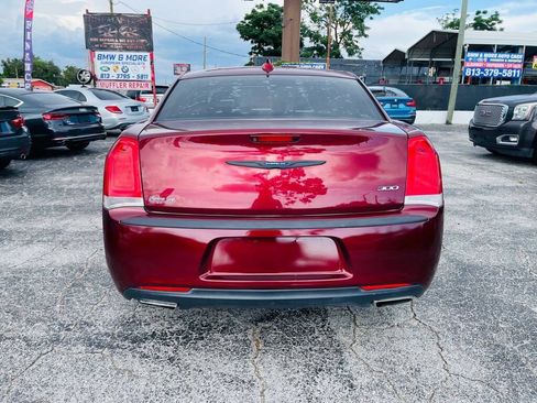 Used 2019 Chrysler 300 Touring w/ Chrome Appearance Package RWD image 8
