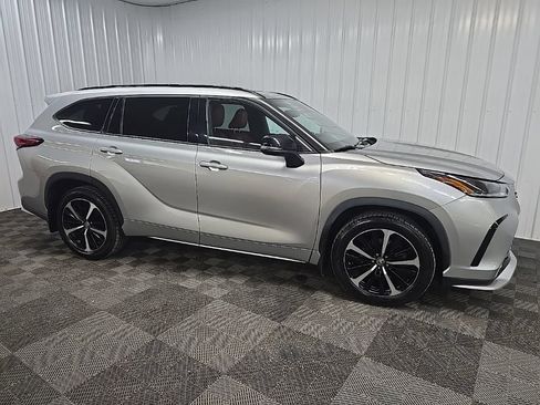 Used 2022 Toyota Highlander XSE AWD/4WD image 1