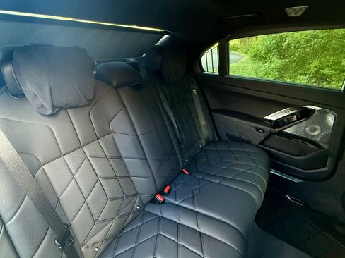 Used 2025 BMW 760i xDrive w/ Executive Package image 45