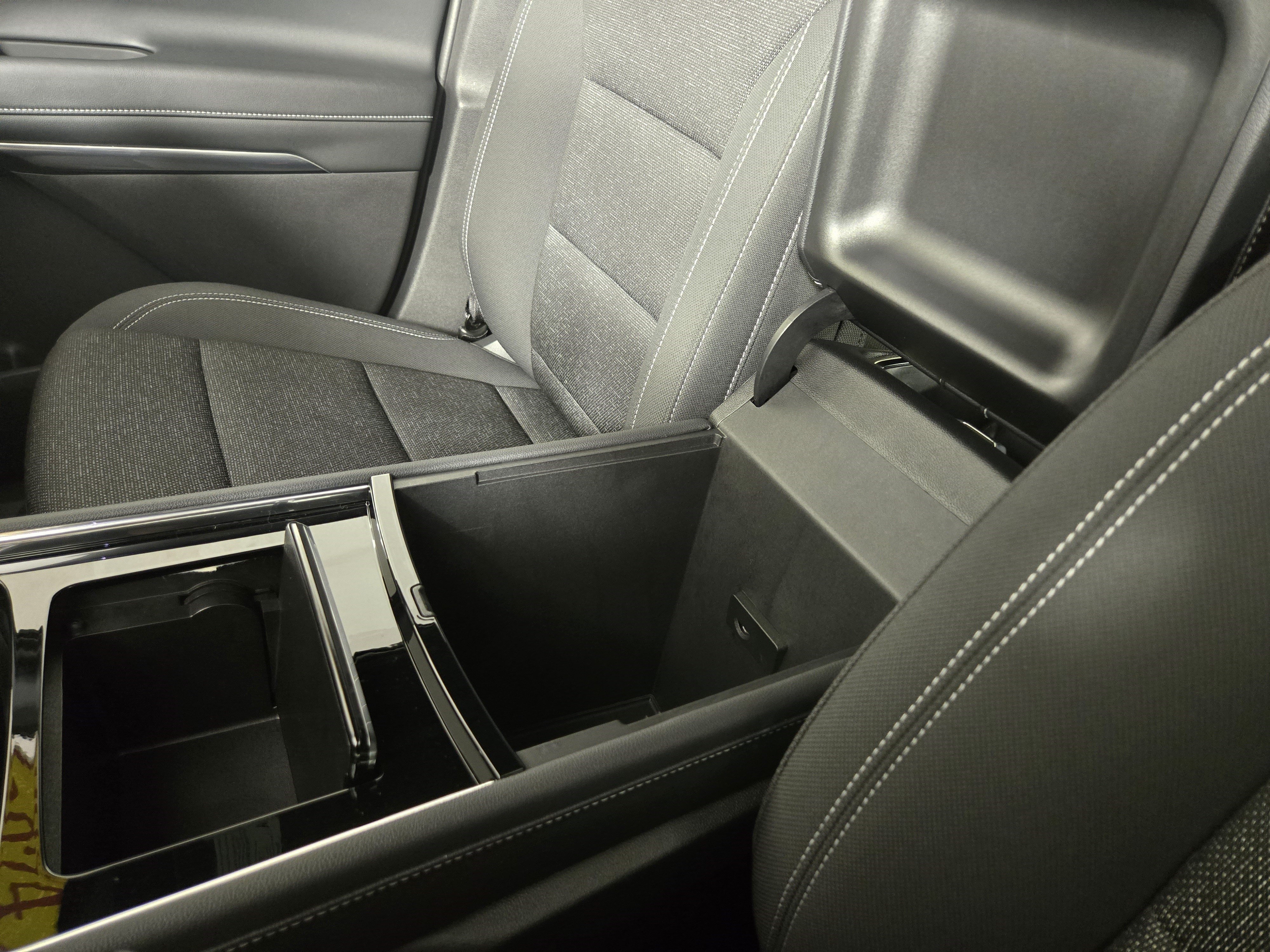 Certified 2024 Chevrolet Traverse LS FWD image 30