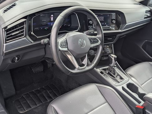 Used 2024 Volkswagen Jetta SE FWD image 13