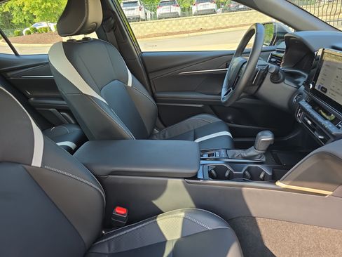 Used 2025 Toyota Camry SE w/ Convenience Package FWD image 10