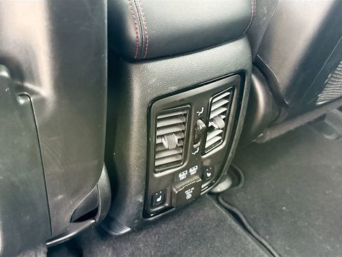 Used 2025 Dodge Durango GT image 28