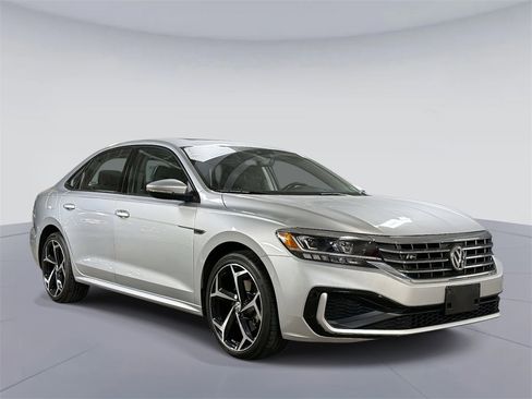 Used 2020 Volkswagen Passat 2.0T R-Line image 9