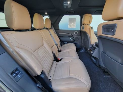 Used 2023 Land Rover Discovery Metropolitan Edition image 19