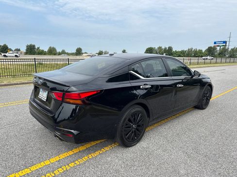 Used 2025 Nissan Altima 2.5 SV w/ SV Special Edition Package FWD image 4