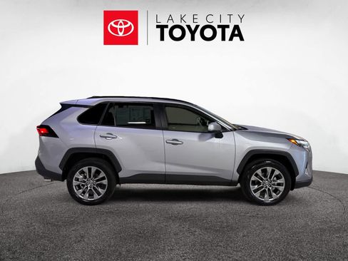 Used 2025 Toyota RAV4 XLE Premium image 9