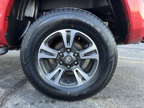 Used 2019 Toyota Tacoma TRD Sport image 24
