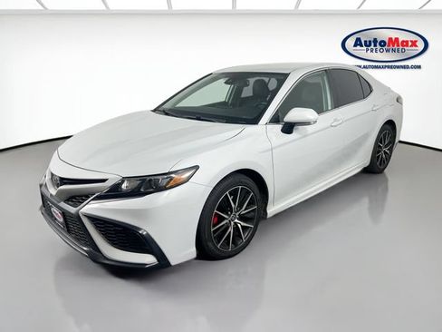 Used 2023 Toyota Camry SE w/ Convenience Package AWD/4WD image 4