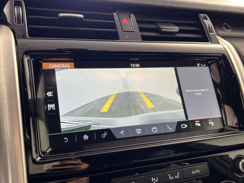 Used 2020 Land Rover Discovery HSE image 19