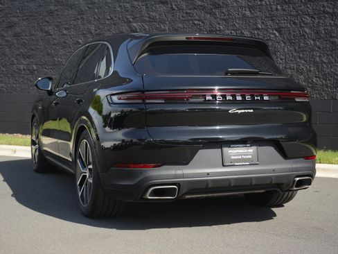 Certified 2025 Porsche Cayenne S AWD/4WD image 3