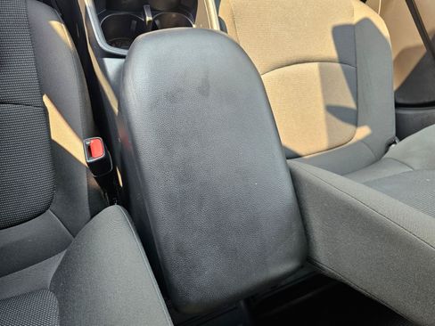 Used 2022 Toyota RAV4 LE AWD/4WD image 27
