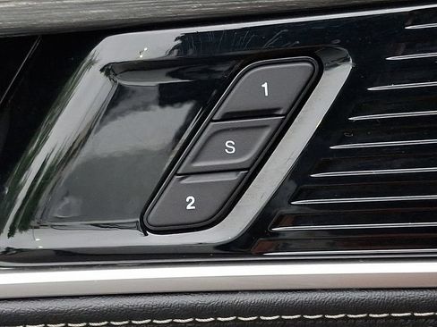 Certified 2023 Jeep Wagoneer L Series II AWD/4WD image 29