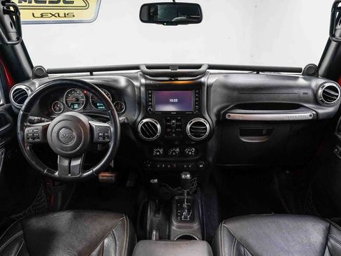 Used 2014 Jeep Wrangler Unlimited Sahara w/ Connectivity Group AWD/4WD image 12
