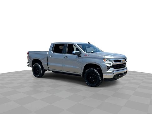 Used 2024 Chevrolet Silverado 1500 LT AWD/4WD image 2